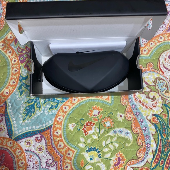 Nike men’s sunglasses - Picture 5 of 7